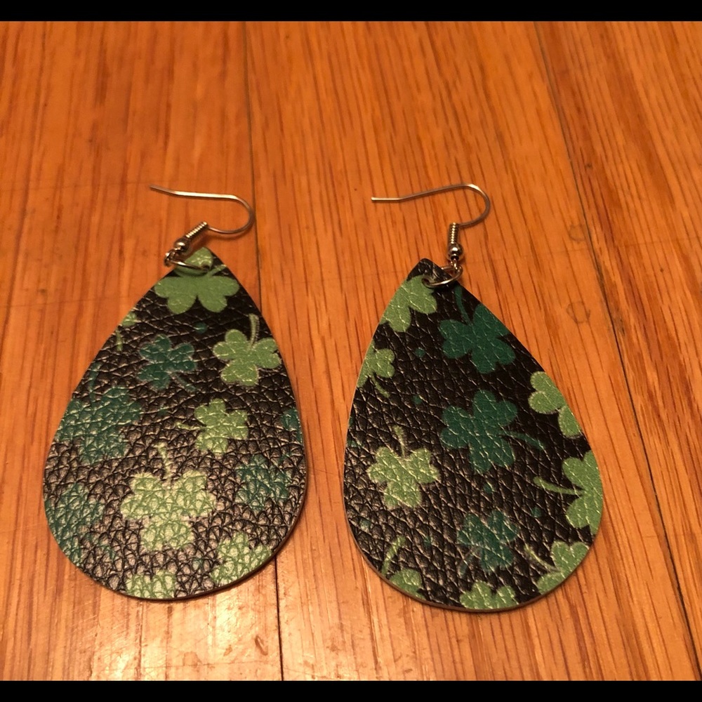 🌸St Patrick’s Day earrings - leather 🌸